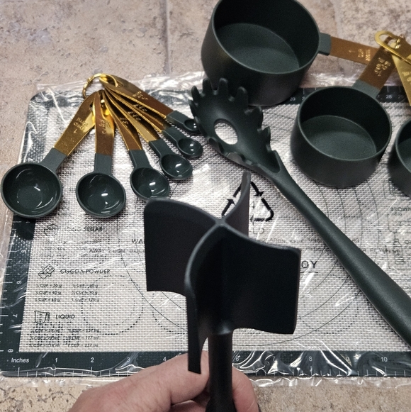 Thyme & Table Utensils And Baking Items - Picture 8 of 10